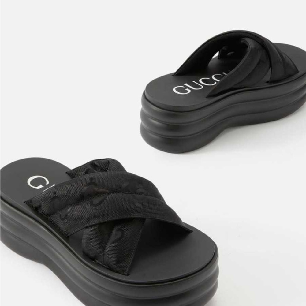 Gucci Black Sandals with Cushioned Footbed